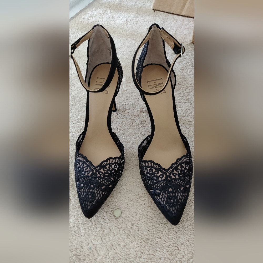 INC Kinlee black pumps size 5.5